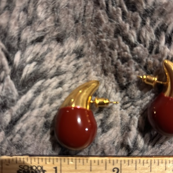 Vintage style Deep Red Gold Tone chunky Hollow Earrings - Picture 5 of 7